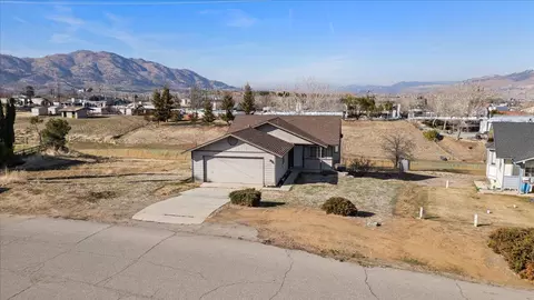 21671 Foothill Dr, Tehachapi, CA 93561 photo 2