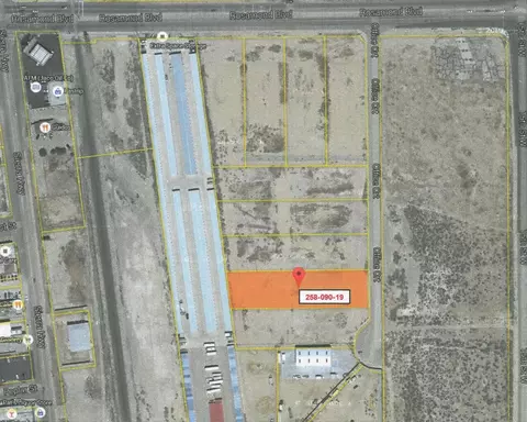 28 Nn Office Ct #19, Rosamond, CA 93560