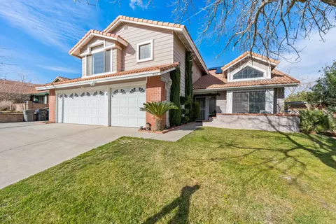 4715 Grandview Dr, Palmdale, CA 93551