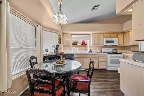 36915 Solvay St, Palmdale, CA 93552 photo 5