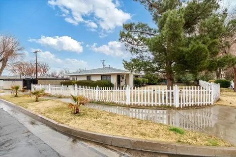 1243 Ivyton St W, Lancaster, CA 93534 photo 5