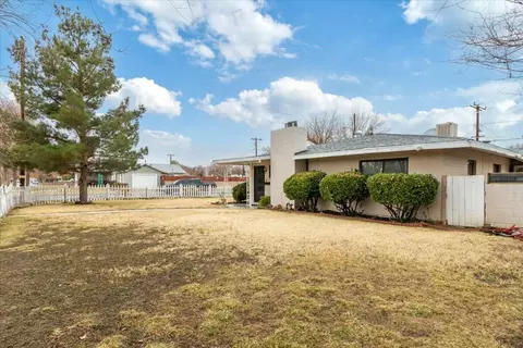 1243 Ivyton St W, Lancaster, CA 93534 photo 4