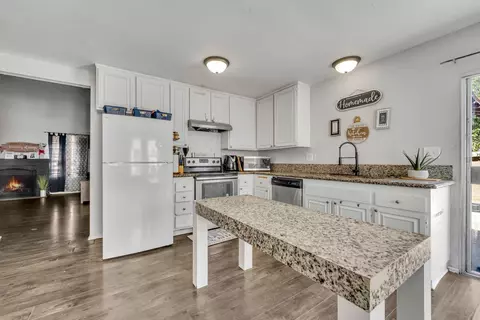 44536 Benald St, Lancaster, CA 93535 photo 8