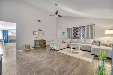 44536 Benald St, Lancaster, CA 93535 photo 5