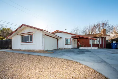 44901 18th St #W, Lancaster, CA 93534