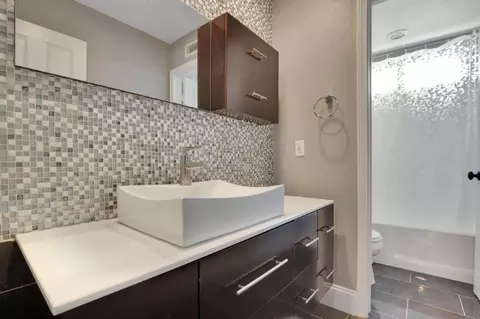 Bath - 959 Matthews Ln, Brea, CA 92821 photo 4 of 4