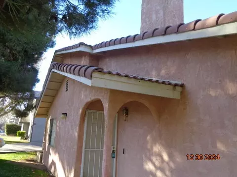 43611 8th St E, Lancaster, CA 93535 photo 2