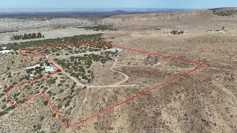 17120 Bobs Gap Rd, Valyermo, CA 93563
