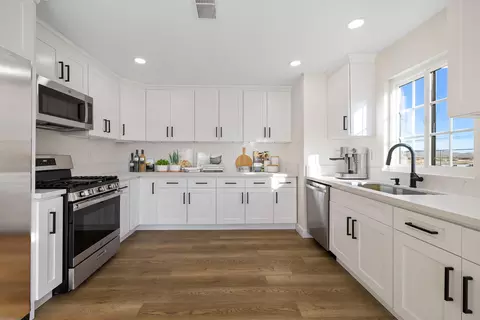 Kitchen - 40348 179th St E, Palmdale, CA 93591 photo 1 of 1