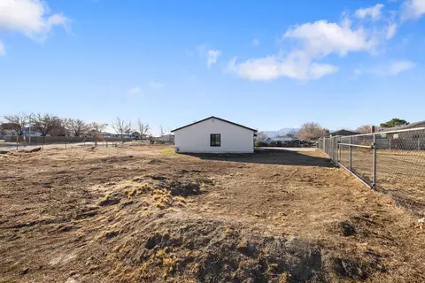 Exterior - 40348 179th St E, Palmdale, CA 93591 photo 4 of 6