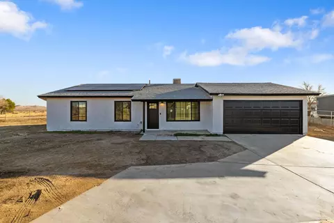 Exterior - 40348 179th St E, Palmdale, CA 93591 photo 2 of 6