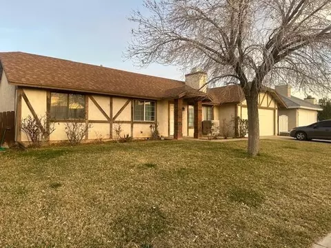 Exterior - 37426 18th St E, Palmdale, CA 93550 photo 2 of 4