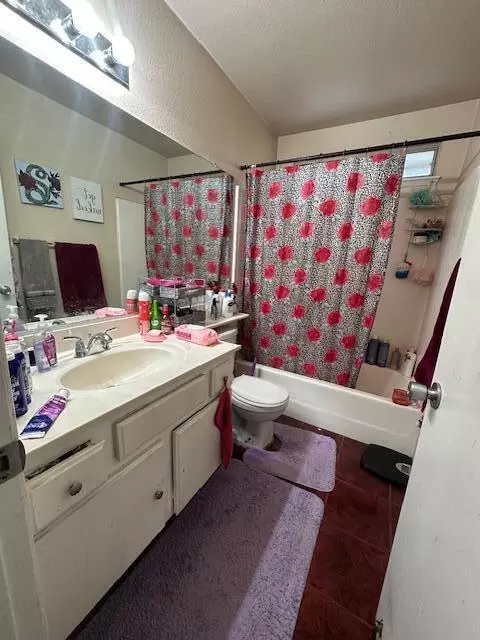 Bath - 37426 18th St E, Palmdale, CA 93550 photo 2 of 2