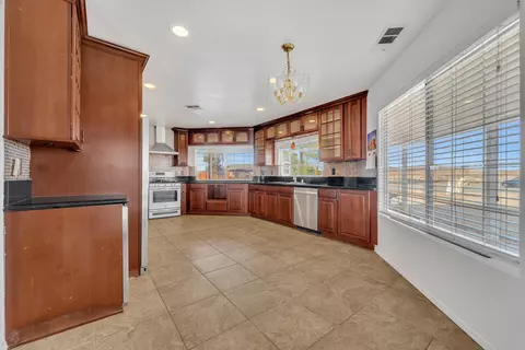16976 Hillcrest Ave, North Edwards, CA 93523 photo 8