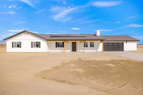 7045 A8 Ave W, Lancaster, CA 93536