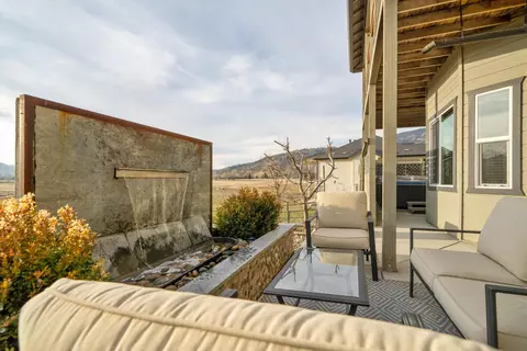 Exterior - 23831 Lakeview Dr, Tehachapi, CA 93561 photo 8 of 11