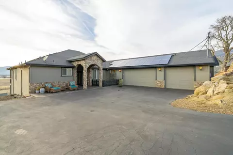 Exterior - 23831 Lakeview Dr, Tehachapi, CA 93561 photo 3 of 11