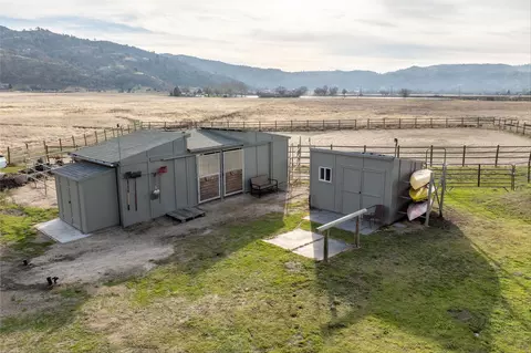 Exterior - 23831 Lakeview Dr, Tehachapi, CA 93561 photo 11 of 11