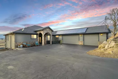 Exterior - 23831 Lakeview Dr, Tehachapi, CA 93561 photo 2 of 11