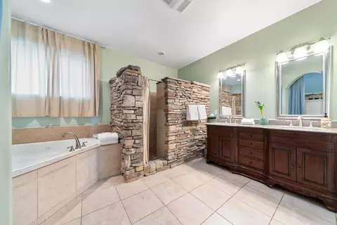 Bath - 23831 Lakeview Dr, Tehachapi, CA 93561 photo 1 of 3