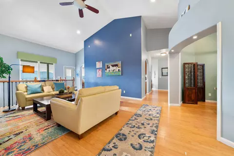 Entry Way - 23831 Lakeview Dr, Tehachapi, CA 93561 photo 1 of 2