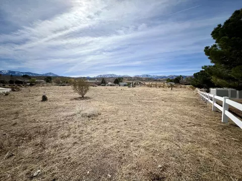 163 Rd Ste Vic Burning Tree Ste, Llano, CA 93544 photo 2