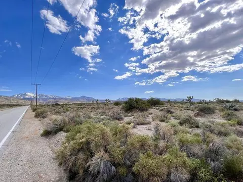 Vic Avenue Y8 205 Ste, Llano, CA 93544