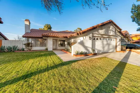 5373 Katrina Pl, Palmdale, CA 93552
