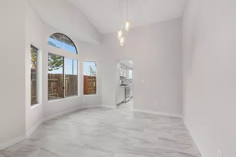 5373 Katrina Pl, Palmdale, CA 93552 photo 10
