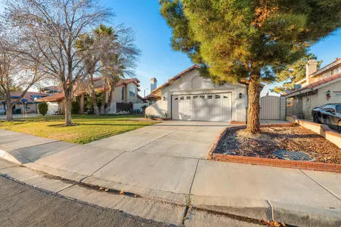 5373 Katrina Pl, Palmdale, CA 93552 photo 4