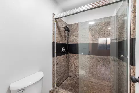 Bath - 44508 15th St E # U-144-16, Lancaster, CA 93535 photo 3 of 3