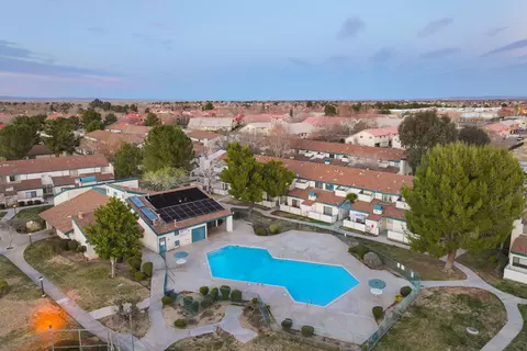 View/Area - 44508 15th St E # U-144-16, Lancaster, CA 93535 photo 3 of 4