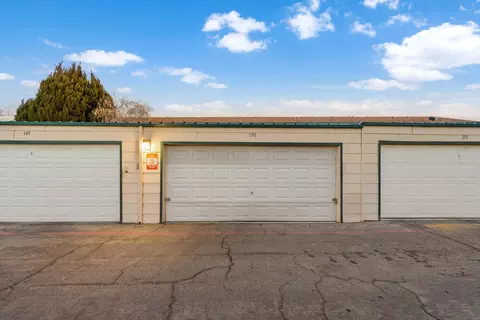 Exterior - 44508 15th St E # U-144-16, Lancaster, CA 93535 photo 6 of 7