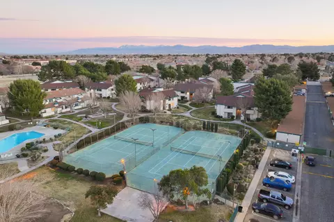 View/Area - 44508 15th St E # U-144-16, Lancaster, CA 93535 photo 2 of 4