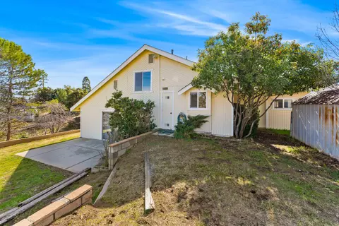 Exterior - 21013 Carriage Dr, Tehachapi, CA 93561 photo 7 of 13