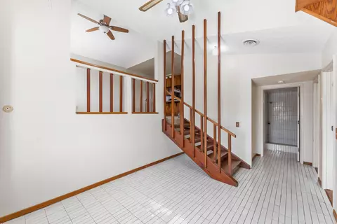 Entry Way - 21013 Carriage Dr, Tehachapi, CA 93561 photo 2 of 2