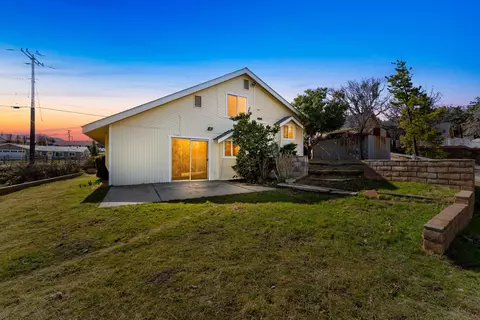 Exterior - 21013 Carriage Dr, Tehachapi, CA 93561 photo 10 of 13