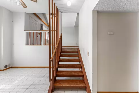 Entry Way - 21013 Carriage Dr, Tehachapi, CA 93561 photo 1 of 2
