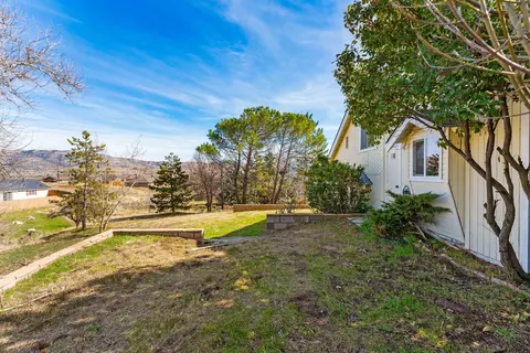 Exterior - 21013 Carriage Dr, Tehachapi, CA 93561 photo 6 of 13
