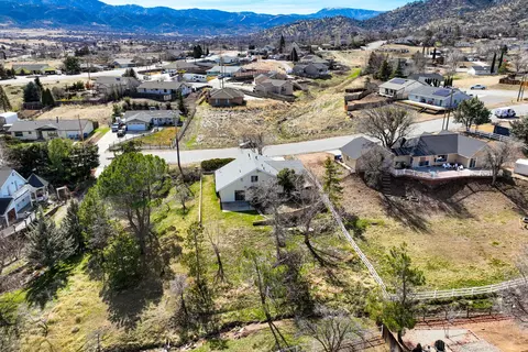 View/Area - 21013 Carriage Dr, Tehachapi, CA 93561 photo 3 of 6
