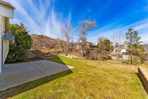 Exterior - 21013 Carriage Dr, Tehachapi, CA 93561 photo 12 of 13