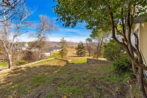 Exterior - 21013 Carriage Dr, Tehachapi, CA 93561 photo 13 of 13
