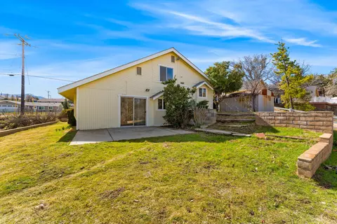 Exterior - 21013 Carriage Dr, Tehachapi, CA 93561 photo 9 of 13