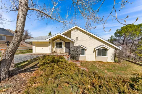 Exterior - 21013 Carriage Dr, Tehachapi, CA 93561 photo 3 of 13