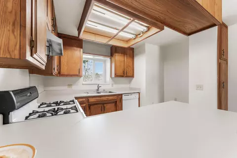 Kitchen - 21013 Carriage Dr, Tehachapi, CA 93561 photo 2 of 4