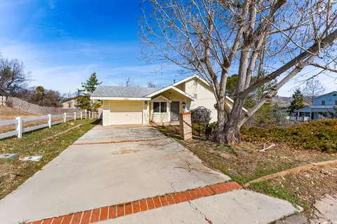 Exterior - 21013 Carriage Dr, Tehachapi, CA 93561 photo 2 of 13