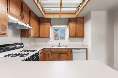 Kitchen - 21013 Carriage Dr, Tehachapi, CA 93561 photo 4 of 4