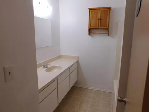 Bath - 44705 27th St E, Lancaster, CA 93535 photo 1 of 3