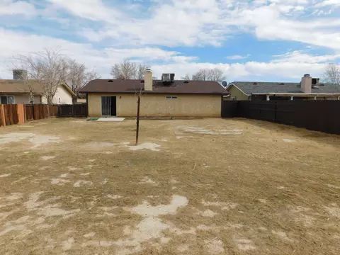 Exterior - 44705 27th St E, Lancaster, CA 93535 photo 3 of 3