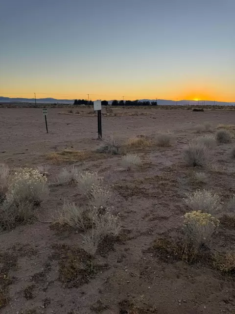 80 Th St, Rosamond, CA 93560 photo 3